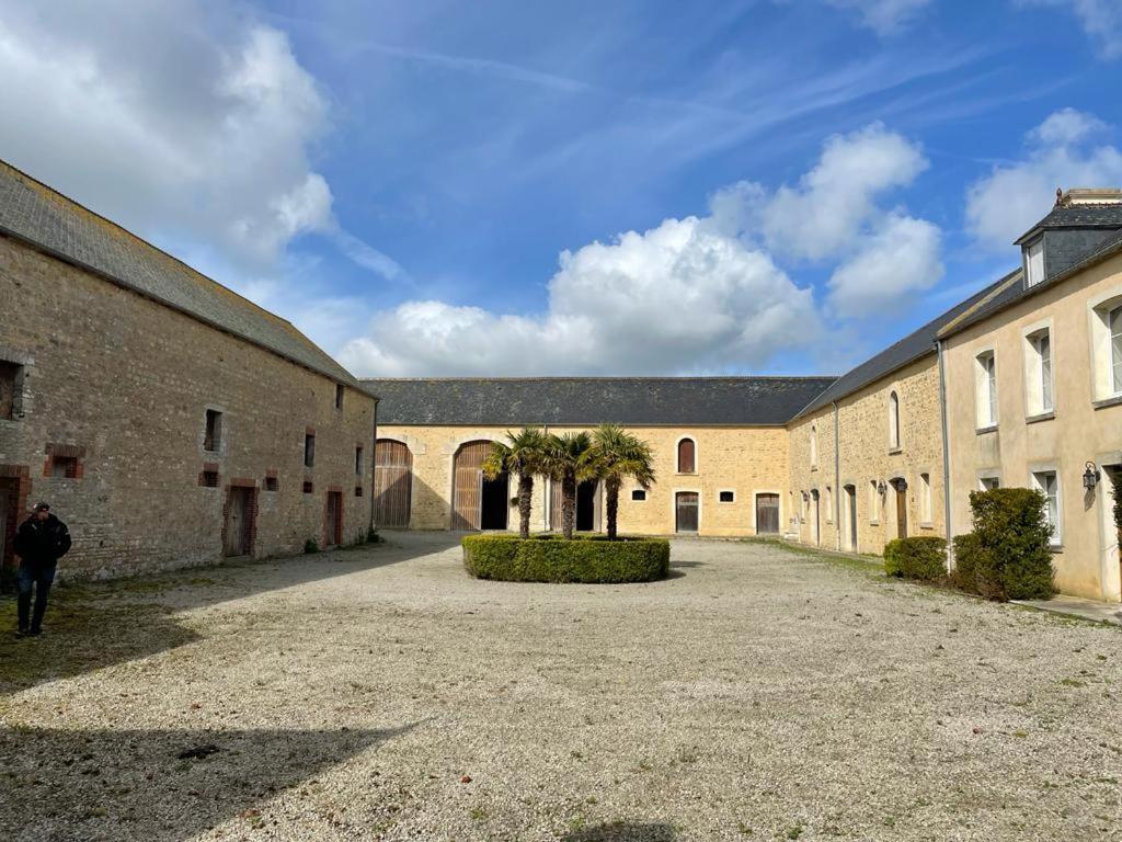 Le Clos Du Bas Courtil Guesthouse B&B Omaha Beach Osmanville Eksteriør bilde