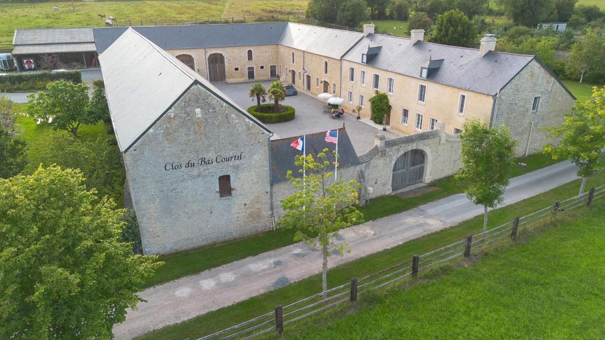 Le Clos Du Bas Courtil Guesthouse B&B Omaha Beach Osmanville Eksteriør bilde